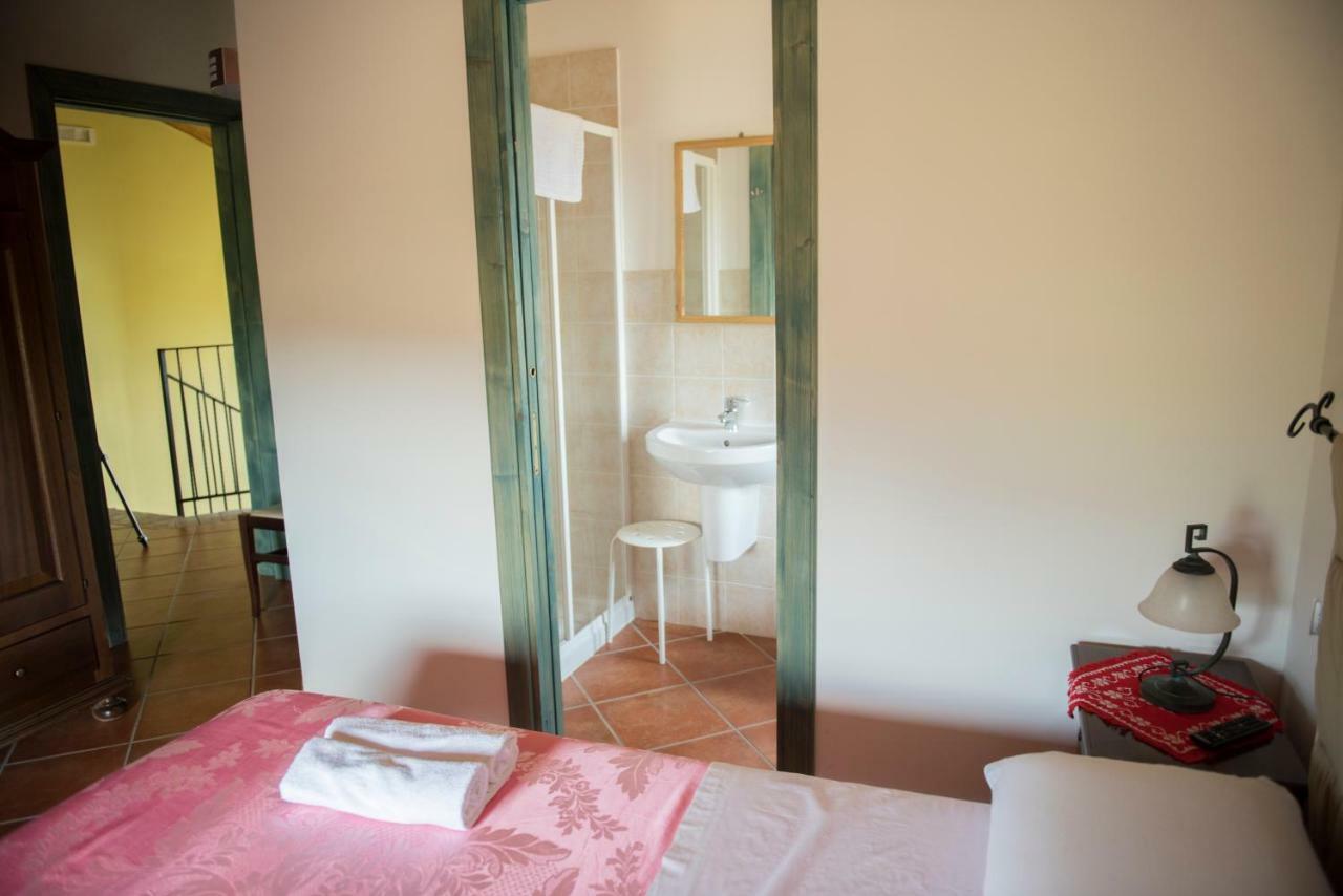 B&B Rifugio Tra Gli Ulivi กัมปาญา ภายนอก รูปภาพ